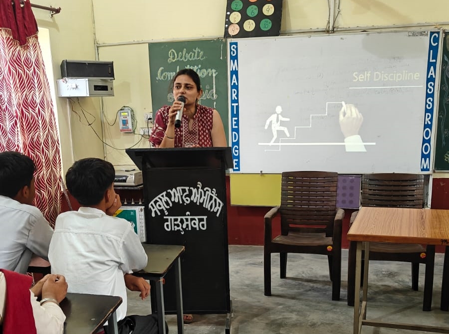 Rayat Bahra organised motivational session on 'self-discipline' at School of Eminence Garhshankar.     